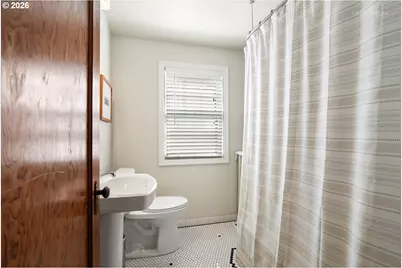 608 NE Floral Pl, Portland, OR 97232 - Photo 22