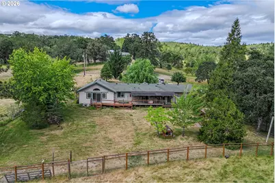 686 Murdock Dr, Oakland, OR 97462 - Photo 2