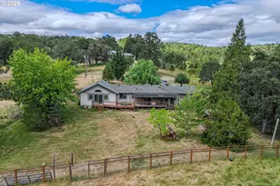 686 Murdock Dr, Oakland, OR 97462 - Photo 2