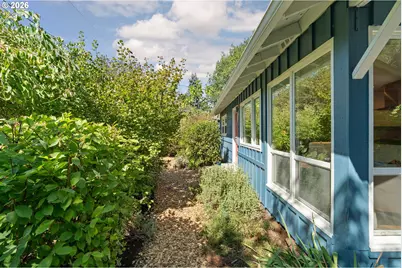 9244 N Allegheny Ave, Portland, OR 97203 - Photo 40