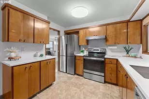 9042 SW Monterey Pl, Portland, OR 97225 - Photo 14