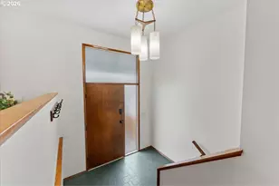 9042 SW Monterey Pl, Portland, OR 97225 - Photo 6