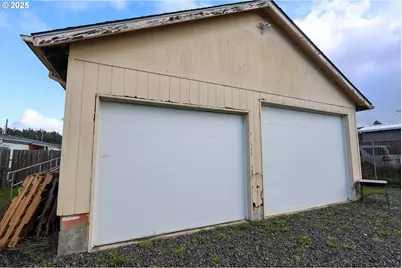 2518 Pacific Ave, North Bend, OR 97459 - Photo 42