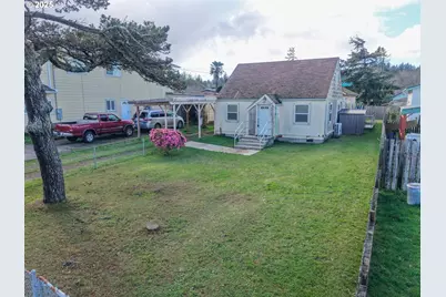 2518 Pacific Ave, North Bend, OR 97459 - Photo 1