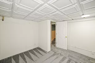 1945 NE Bell Dr, Portland, OR 97220 - Photo 24