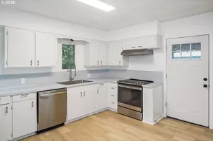 1945 NE Bell Dr, Portland, OR 97220 - Photo 12