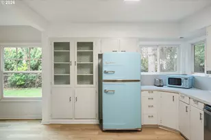 1945 NE Bell Dr, Portland, OR 97220 - Photo 10