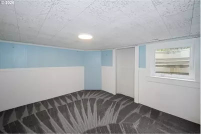 1945 NE Bell Dr, Portland, OR 97220 - Photo 22