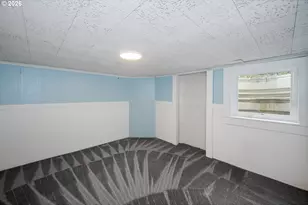 1945 NE Bell Dr, Portland, OR 97220 - Photo 22