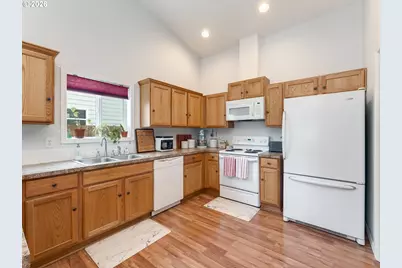 683 NE Summerfield St, McMinnville, OR 97128 - Photo 12