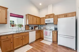 683 NE Summerfield St, McMinnville, OR 97128 - Photo 12