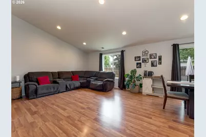 683 NE Summerfield St, McMinnville, OR 97128 - Photo 6