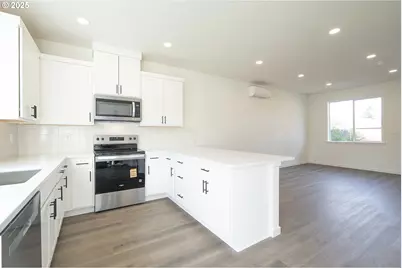 14716 SE Powell Blvd, Portland, OR 97236 - Photo 8