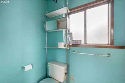 13056 SE Center St, Portland, OR 97236 - Photo 18