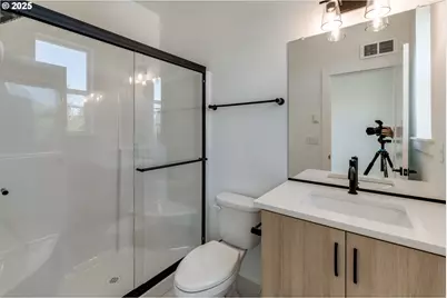 3725 N Michigan Ave, Portland, OR 97227 - Photo 18