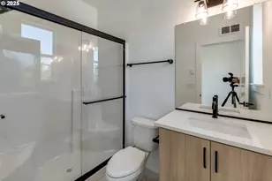 3725 N Michigan Ave, Portland, OR 97227 - Photo 18