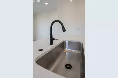 3725 N Michigan Ave, Portland, OR 97227 - Photo 22