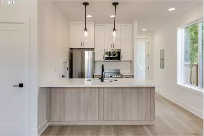 3725 N Michigan Ave, Portland, OR 97227 - Photo 8