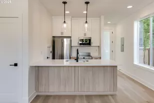 3725 N Michigan Ave, Portland, OR 97227 - Photo 8