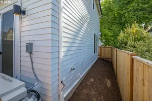 3725 N Michigan Ave, Portland, OR 97227 - Photo 6