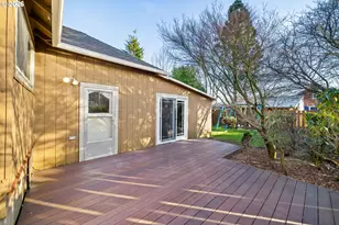 2507 6th St, Tillamook, OR 97141 - Photo 8