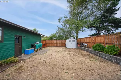 1915 Arthur St, North Bend, OR 97459 - Photo 38