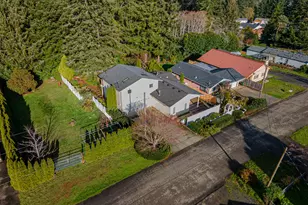 1740 Pennsylvania Ave, Coos Bay, OR 97420 - Photo 2