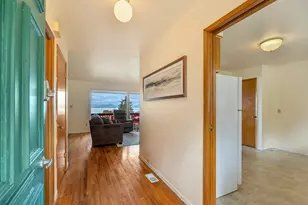 102 W Grand Ave, Astoria, OR 97103 - Photo 4