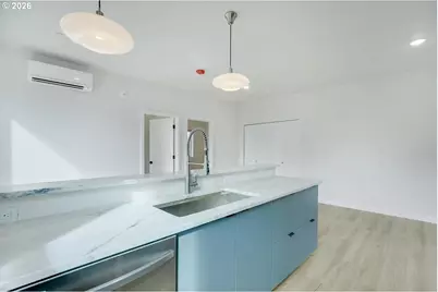 2071 NE Davis St, Portland, OR 97232 - Photo 8