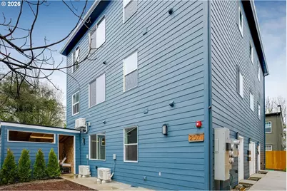 2071 NE Davis St, Portland, OR 97232 - Photo 2