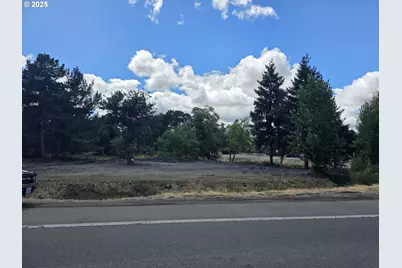 751 E Happy Valley Rd, Roseburg, OR 97471 - Photo 2