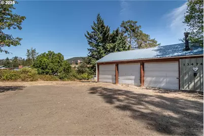 13474 Old Highway 99, Myrtle Creek, OR 97457 - Photo 18