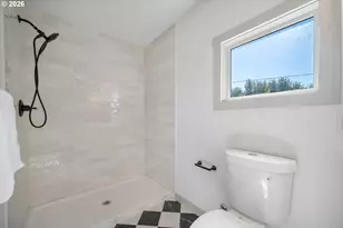 1710 Johnson St, North Bend, OR 97459 - Photo 16