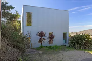88542 3rd Ave, Florence, OR 97439 - Photo 2