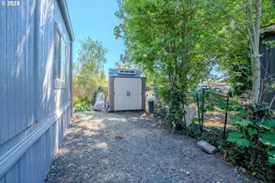 1065 Pacific Hwy, Woodburn, OR 97071 - Photo 32