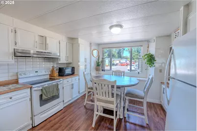 1065 Pacific Hwy #4, Woodburn, OR 97071 - Photo 14