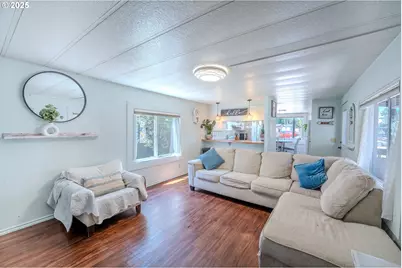 1065 Pacific Hwy #4, Woodburn, OR 97071 - Photo 8