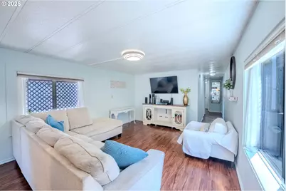 1065 Pacific Hwy #4, Woodburn, OR 97071 - Photo 10