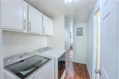 1065 Pacific Hwy #4, Woodburn, OR 97071 - Photo 18