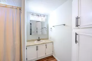 1065 Pacific Hwy, Woodburn, OR 97071 - Photo 20