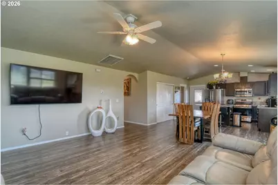 1447 NE Kenna Dr, Hermiston, OR 97838 - Photo 4