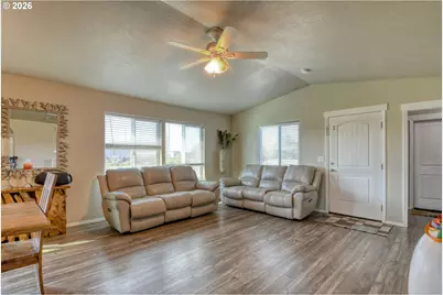 1447 NE Kenna Dr, Hermiston, OR 97838 - Photo 6