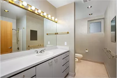 2020 SW Market Street Dr #101, Portland, OR 97201 - Photo 26