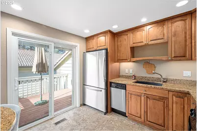 6296 Belmont Way, West Linn, OR 97068 - Photo 10