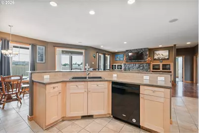 2487 Redwood Ave, Longview, WA 98632 - Photo 12