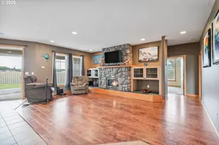 2487 Redwood Ave, Longview, WA 98632 - Photo 8
