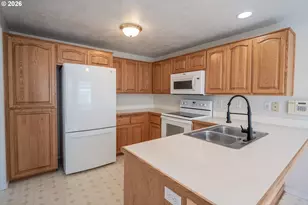 1345 Napa Valley Ln, Eugene, OR 97404 - Photo 10