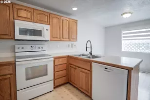 1345 Napa Valley Ln, Eugene, OR 97404 - Photo 8
