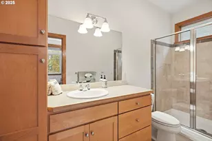 1807 Columbia St, Hood River, OR 97031 - Photo 16