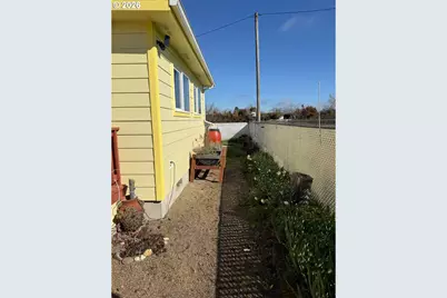 400 N Mill St #48, Creswell, OR 97426 - Photo 12